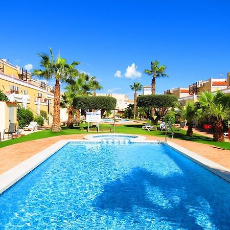 Вілла Casa La Zenia Elite Townhouse With Shared Pool And 10 Minutes Walk To Beach Оріуела Екстер'єр фото