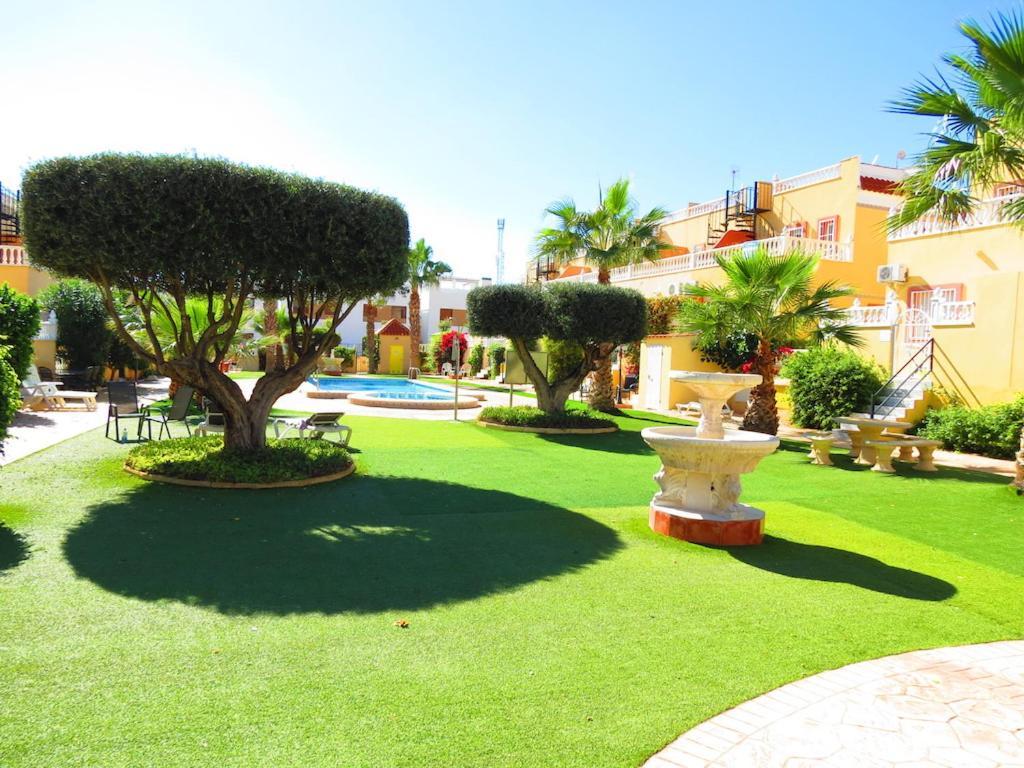 Вілла Casa La Zenia Elite Townhouse With Shared Pool And 10 Minutes Walk To Beach Оріуела Екстер'єр фото