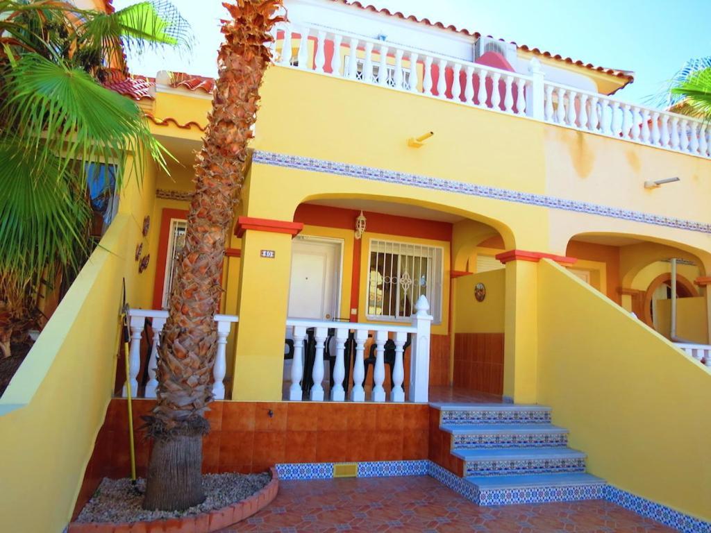 Вілла Casa La Zenia Elite Townhouse With Shared Pool And 10 Minutes Walk To Beach Оріуела Екстер'єр фото