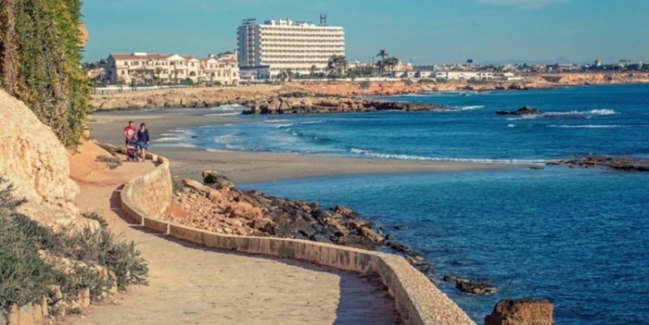 Вілла Casa La Zenia Elite Townhouse With Shared Pool And 10 Minutes Walk To Beach Оріуела Екстер'єр фото
