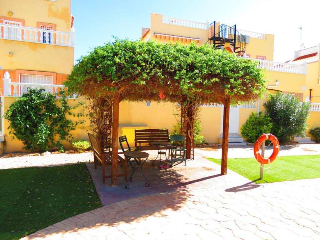 Вілла Casa La Zenia Elite Townhouse With Shared Pool And 10 Minutes Walk To Beach Оріуела Екстер'єр фото